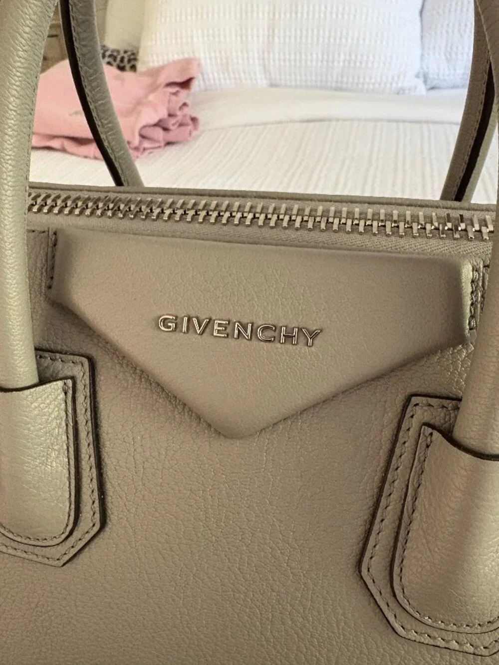 Givenchy Antigona Women's Hand Bag - Picture 9 of 16
